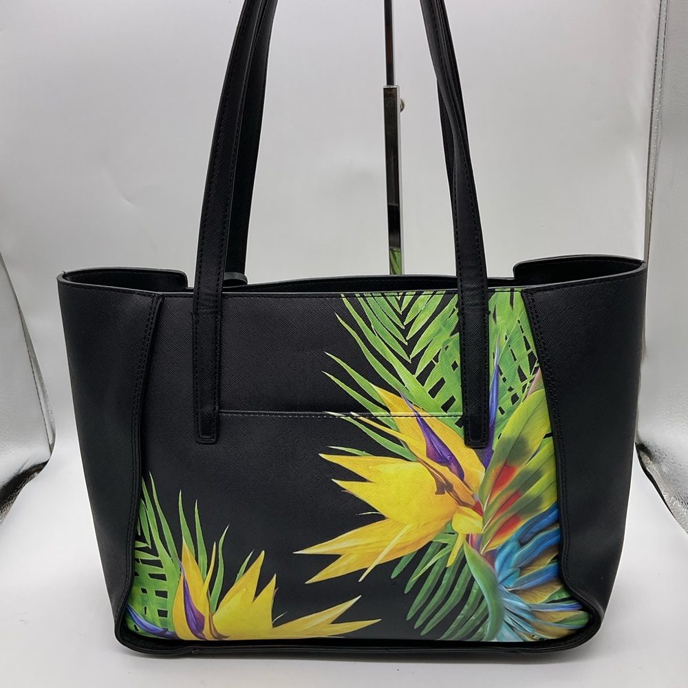 CALVIN KLEIN MARISA‎ SAFFIANO LEATHER SHOULDER BAG - Picture 2 of 7